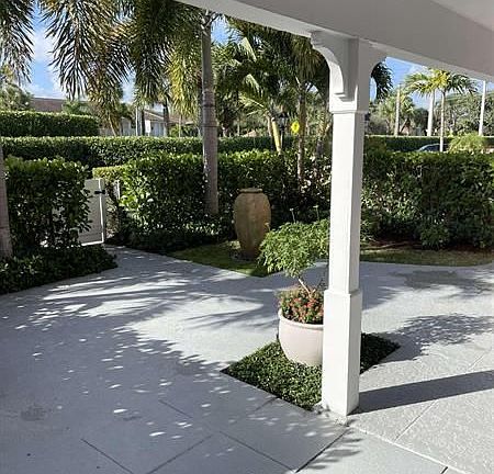 3rd image of 475 Tequesta Dr APT 14