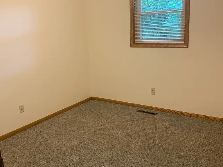 2810 Hallie Ln — Photo 6