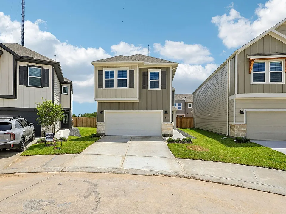 4215 Pine Springs Ct