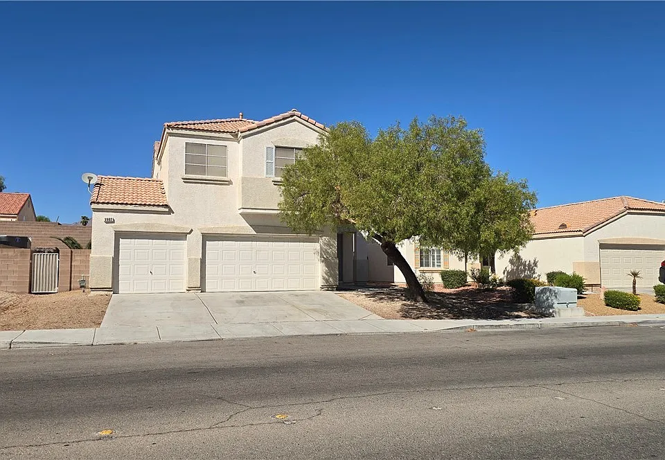 3902 W El Campo Grande Ave