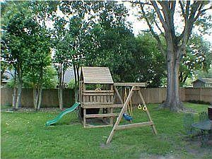 Large Backyard - Playset Conveys