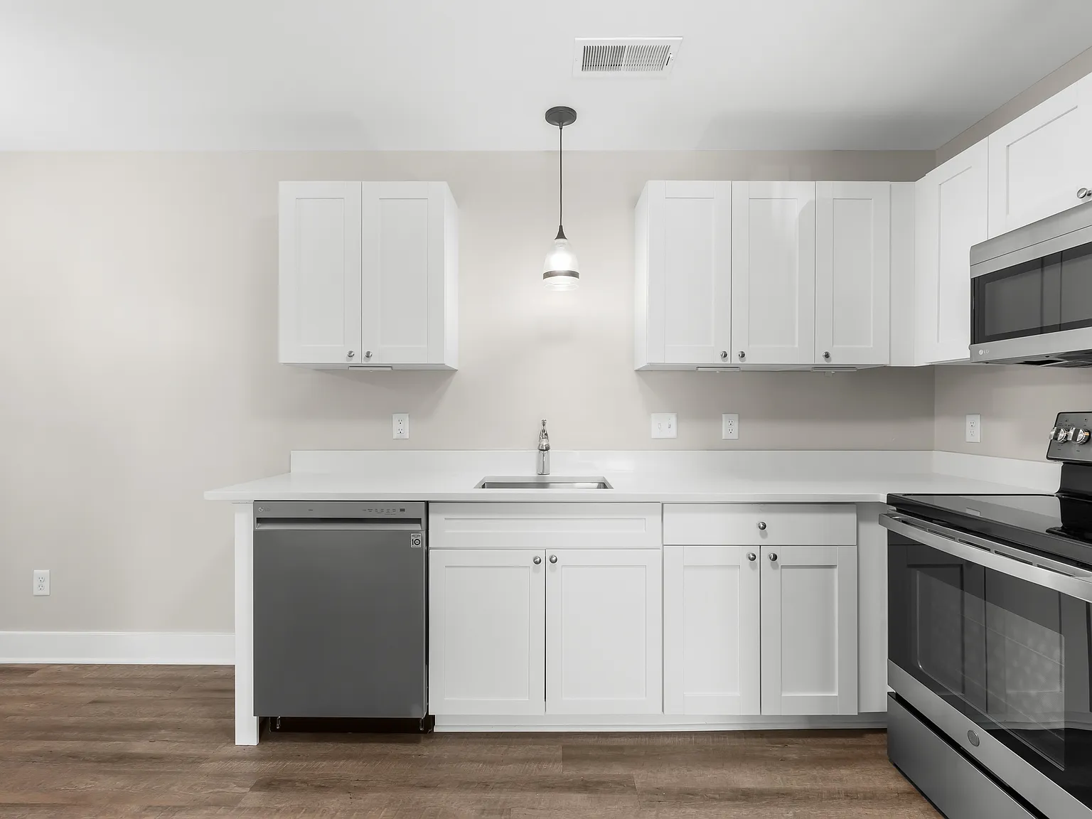 Westlake Place Apartments — Photo 2