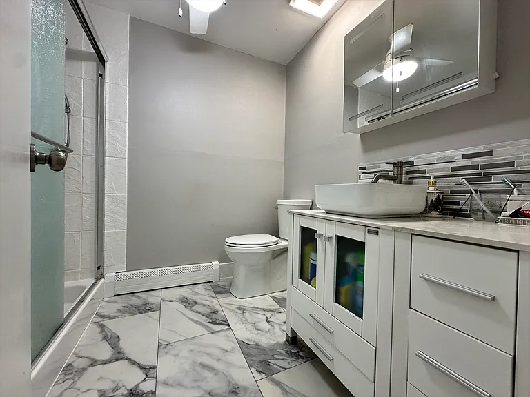 5 Hallmark Gdns #6 — Photo 8
