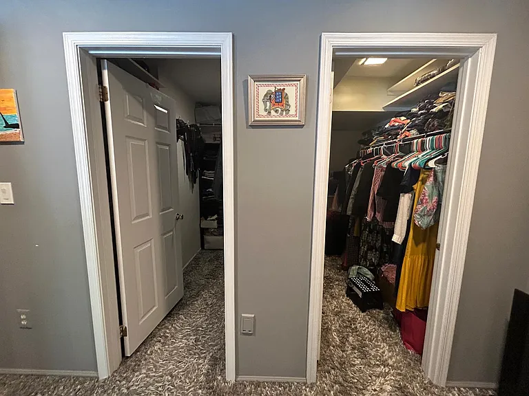 2 walk-in closets