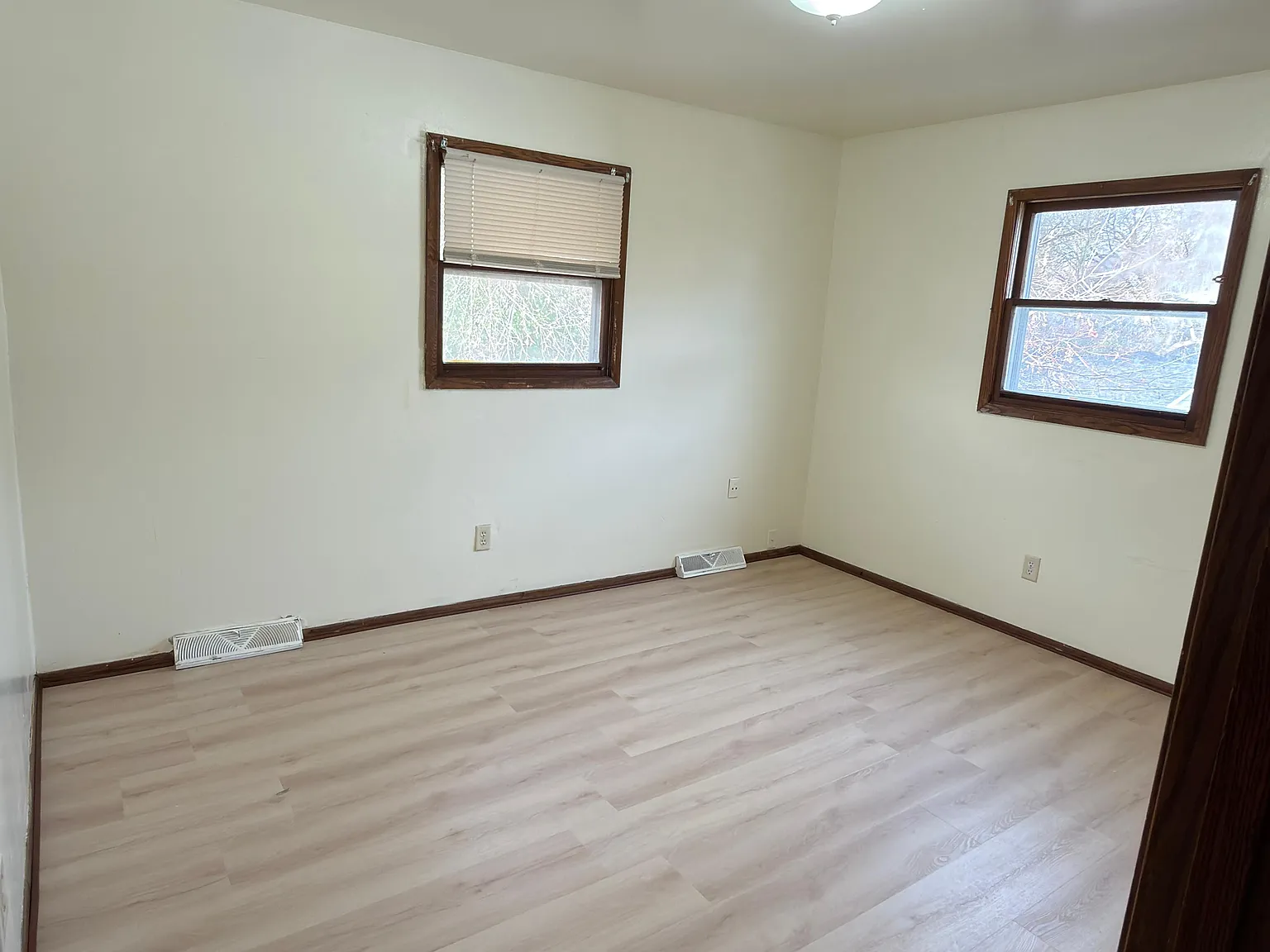 3 bed, 1.5 bath, 2537 sqft, $1,800 — Photo 2