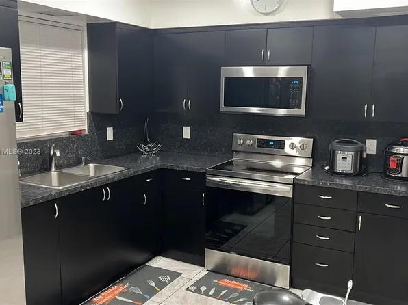 6710 SW 8th St, Pembroke Pines, FL 33023