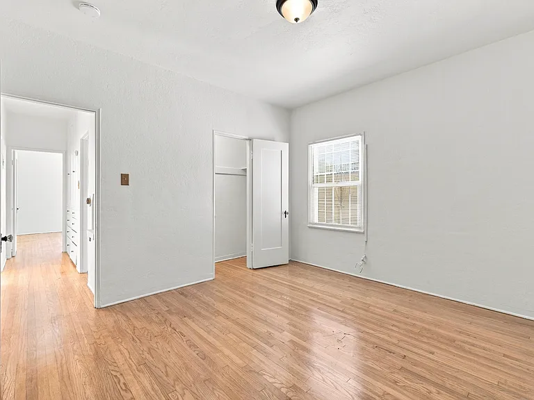3121-27 E 5th St — Photo 9