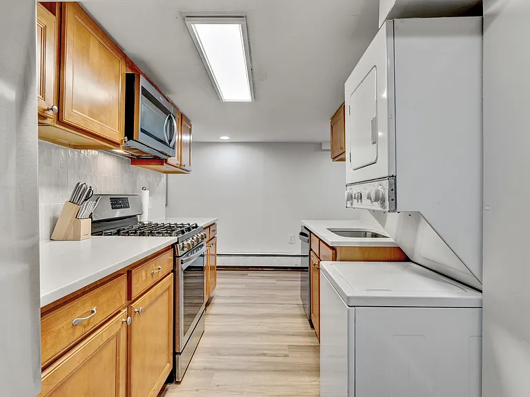 1002 C St NE #B — Photo 13