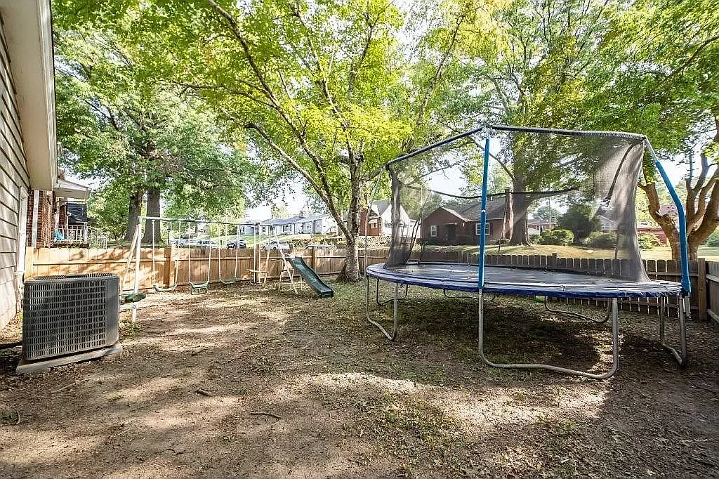 3 bed, 1062 sqft, $1,550 — Photo 4