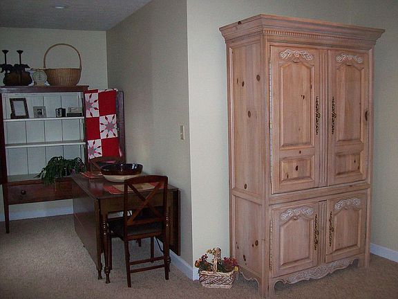 familyroom/ dining room