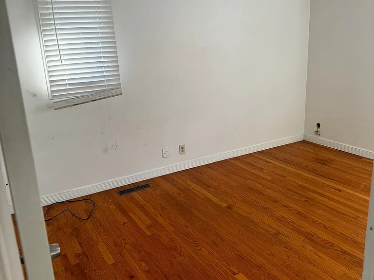 1810 Greenbriar Ln — Photo 5