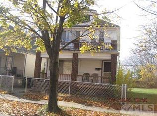 9229 Delmar St, Detroit, MI 48211