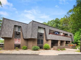 38 Rambling Brook Ln APT B4, Glastonbury, CT 06033
