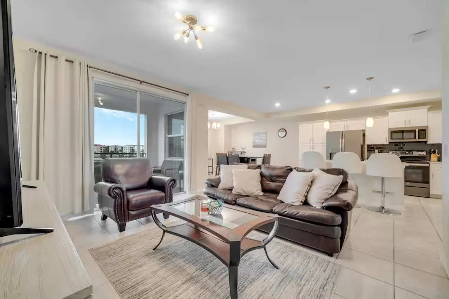 2 bed, 2.0 bath, 1184 sqft, $3,190 — Photo 1