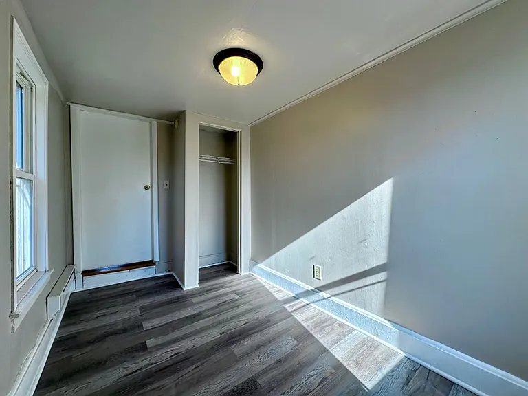 598 Rose Ave E — Photo 5