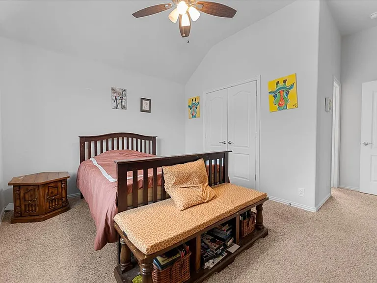 2760 Richard St — Photo 29