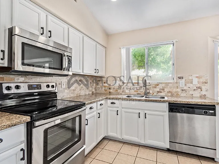 2135 E Brooks St — Photo 15