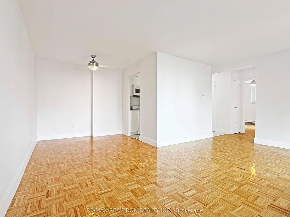 55 Isabella St #705