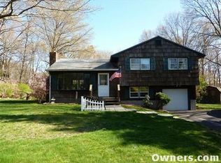 3 Hemlock Rd, Newtown, CT 06470