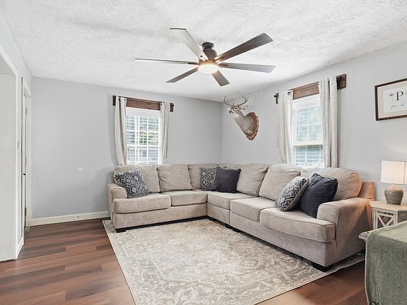 5th image of 271 Hunt St