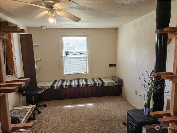 3rd image of 632 E 10th Street
