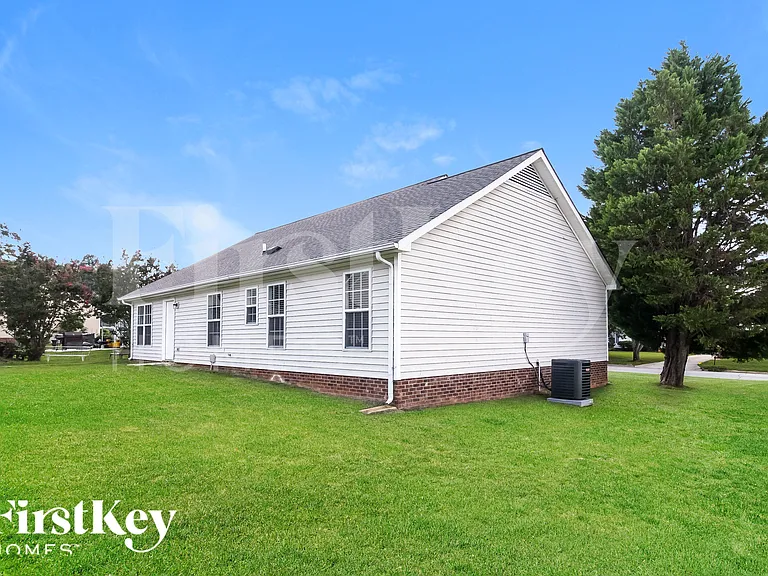 1712 Saint Charles Ln — Photo 14