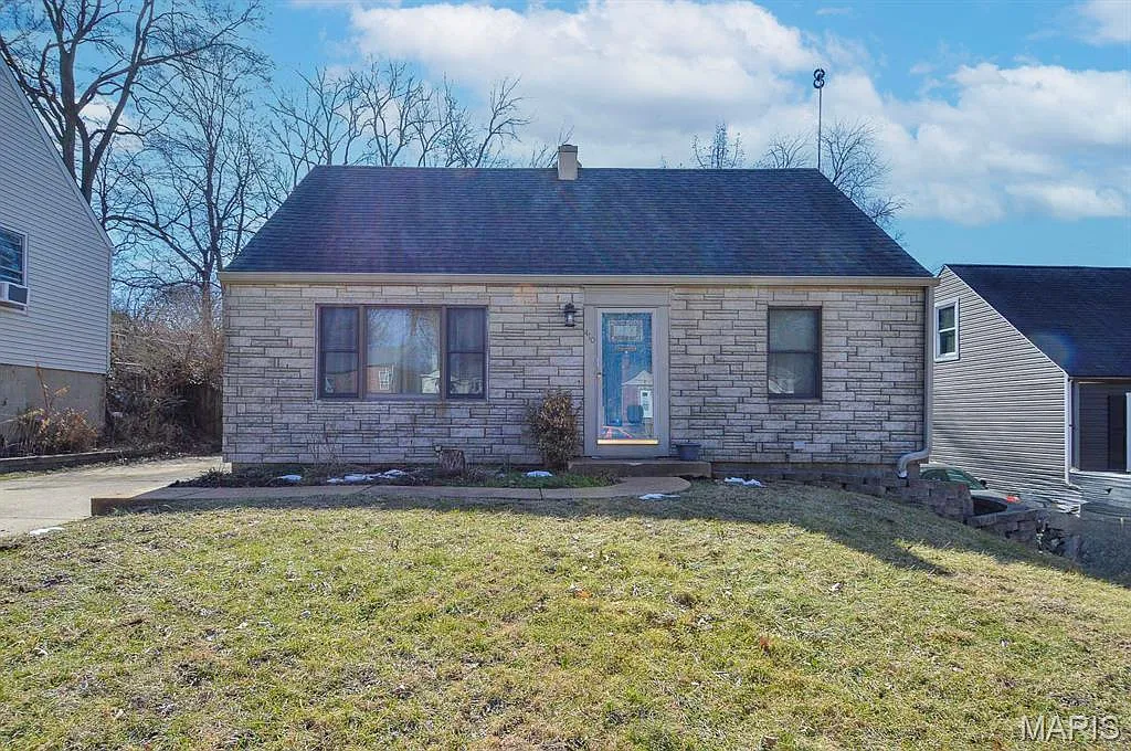 410 Robert Ave photo 1