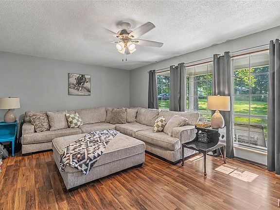 4th image of 404 N Ellen St