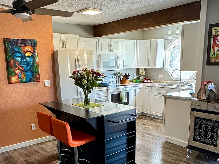 2214 Alpine Dr — Photo 3