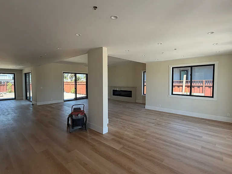 565 Seymour St — Photo 3