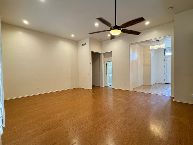 2821 E Stottler Ct — Photo 6