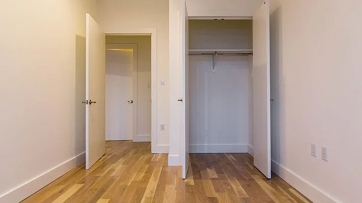 Rented by Nooklyn NYC LLC | media 52