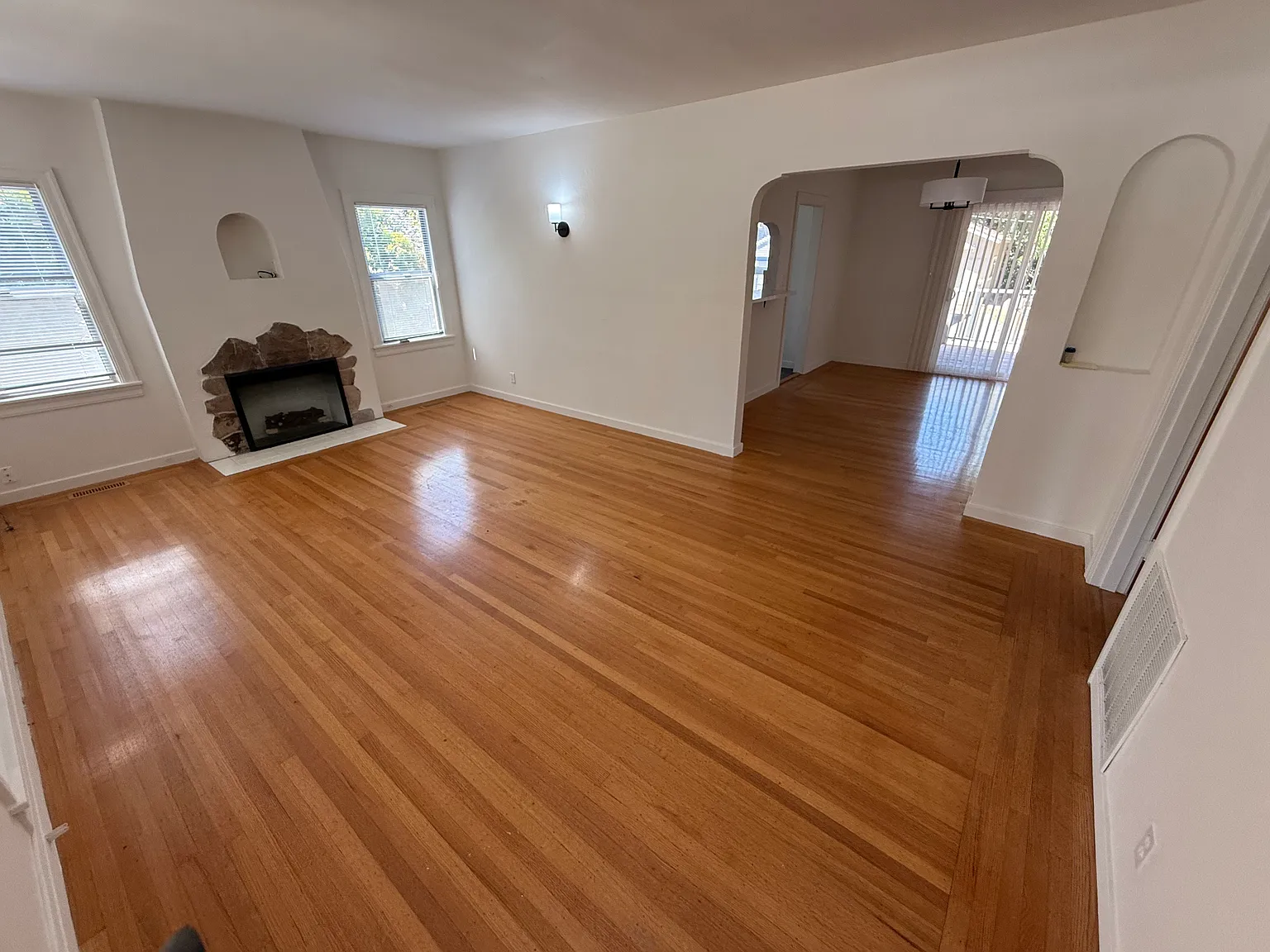 2 bed, 1200 sqft, $3,450 — Photo 4