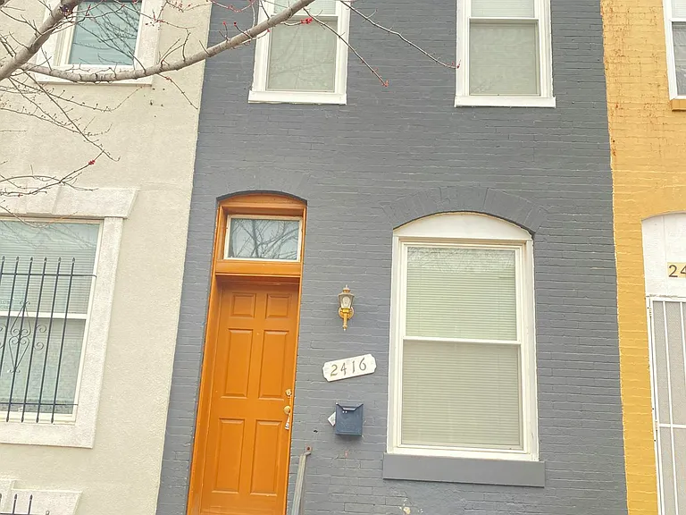 2416 Jefferson St — Photo 2