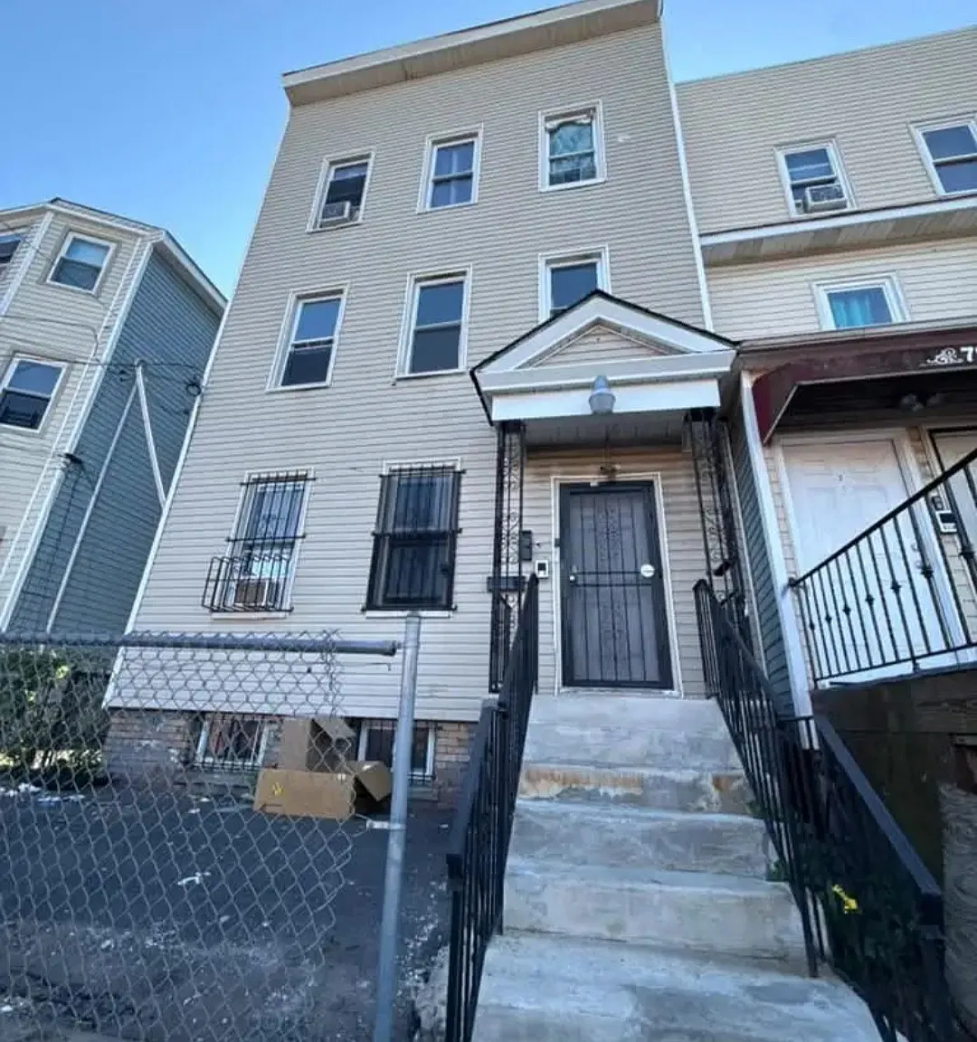 3 bed, $1,995 — Photo 2