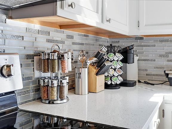 4th image of 1507 River Hill Dr #1507