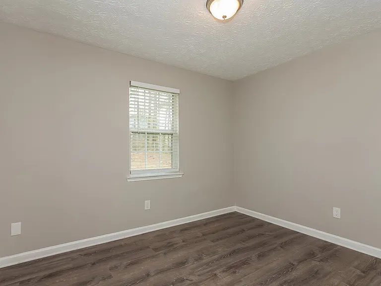 915 Walnut Creek Ln — Photo 14