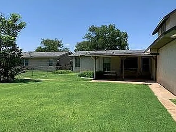 1809 W 19th St, Plainview, TX 79072