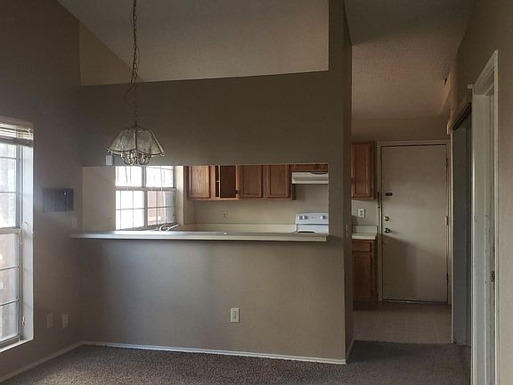 4th image of 2412 Country Hollow Ln