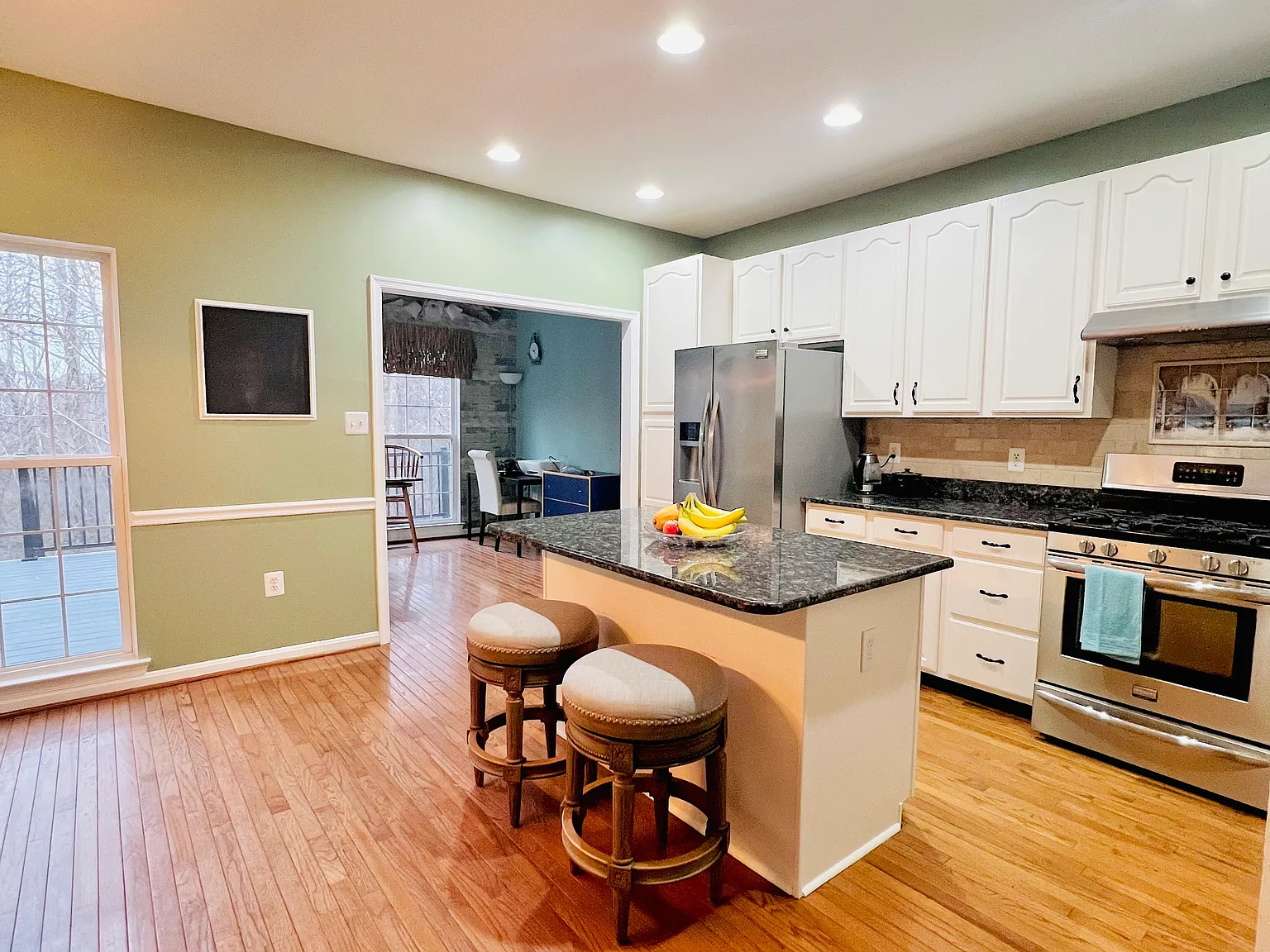 3 bed, 2322 sqft, $850 — Photo 4