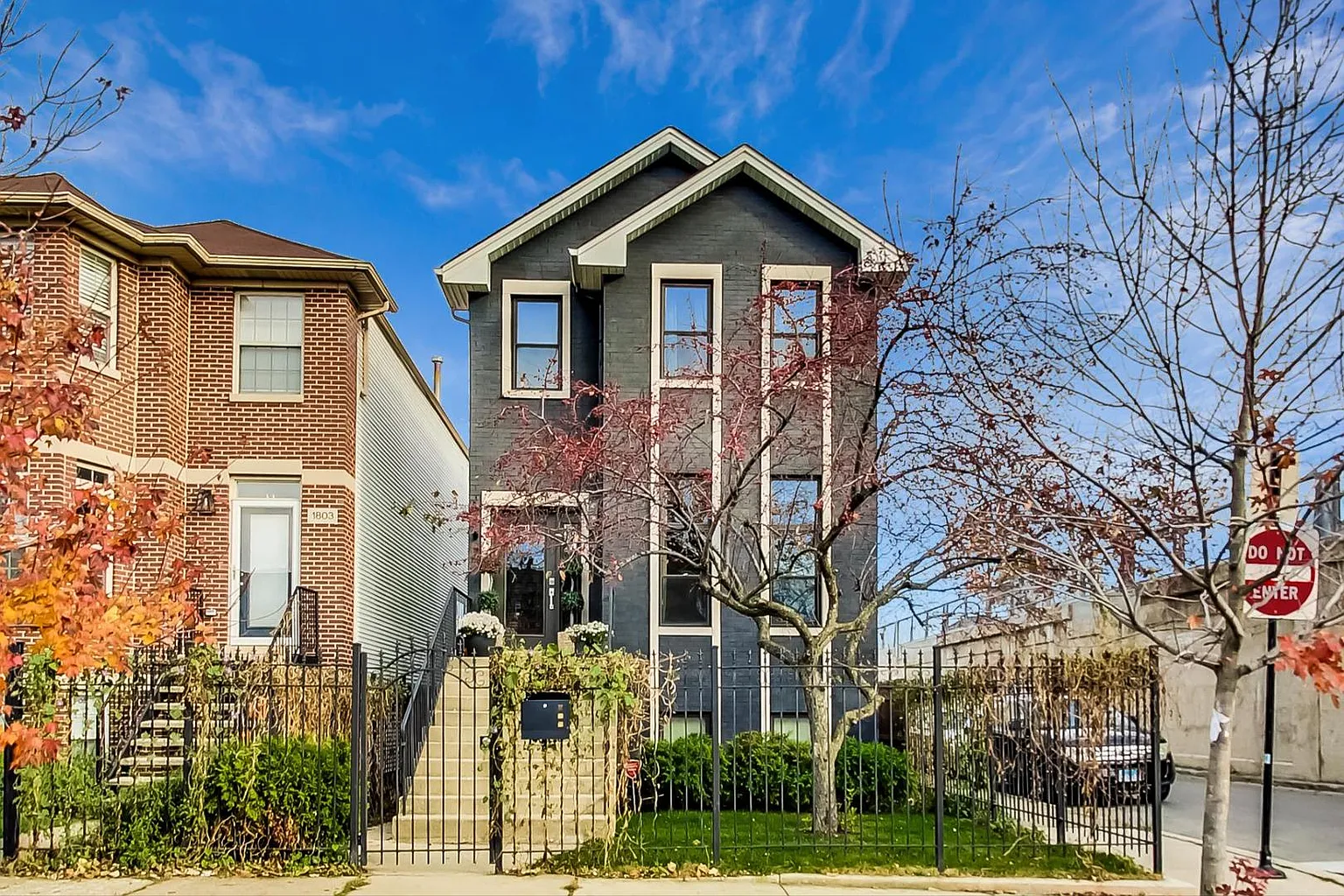 1801 N Fairfield Ave photo 1