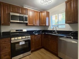 327 S Madison Way, Glendale, CA