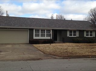 1257 E Edgewood St, Springfield, MO 65804