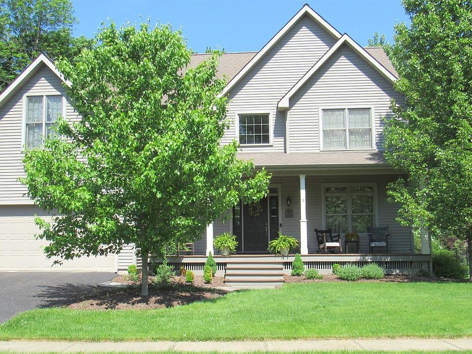 1st image of 3 Greenwood Dr