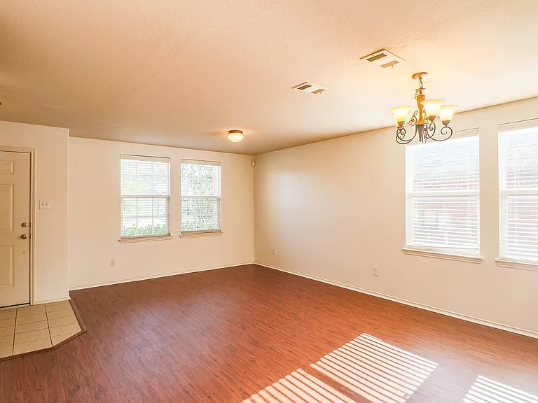 2324 Cavalry Dr — Photo 8