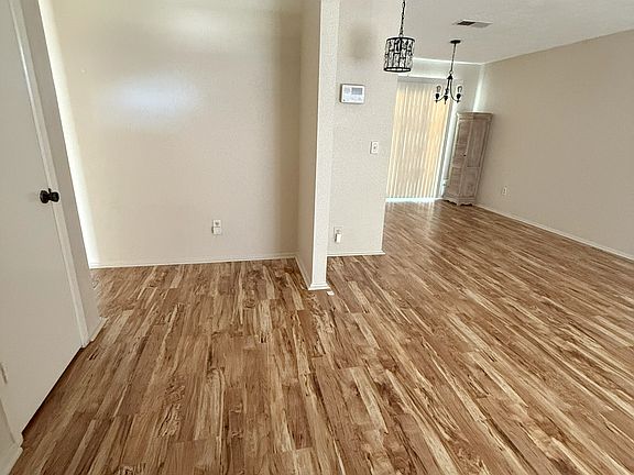 5th image of 17129 Blackhawk Blvd