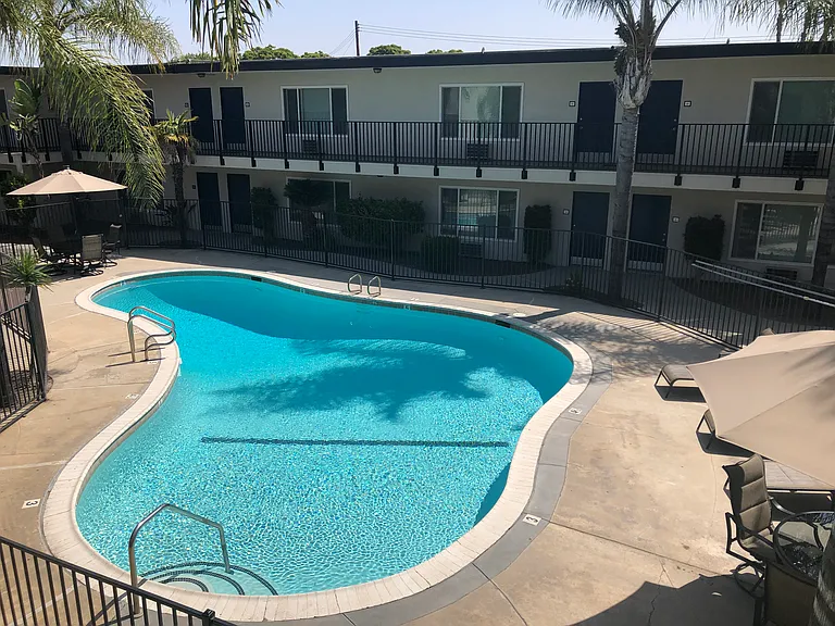 Marquis Apartments — Photo 6