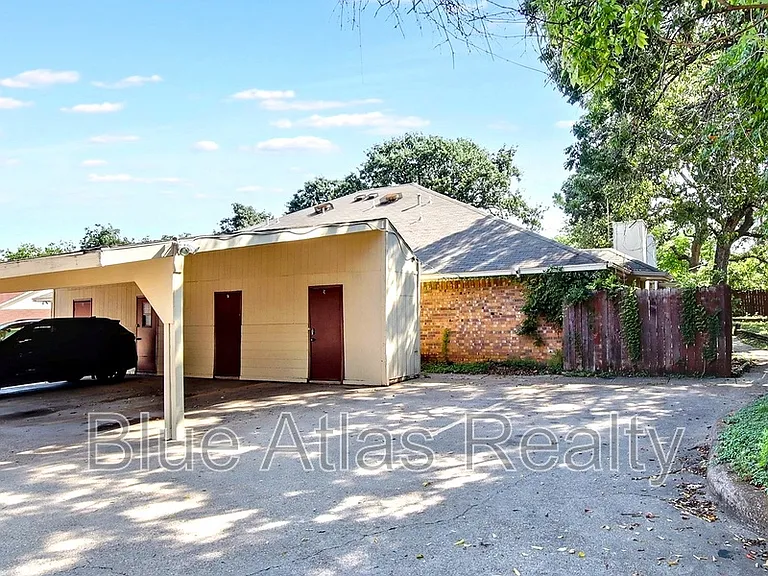 916 Hilltop Dr #C — Photo 14