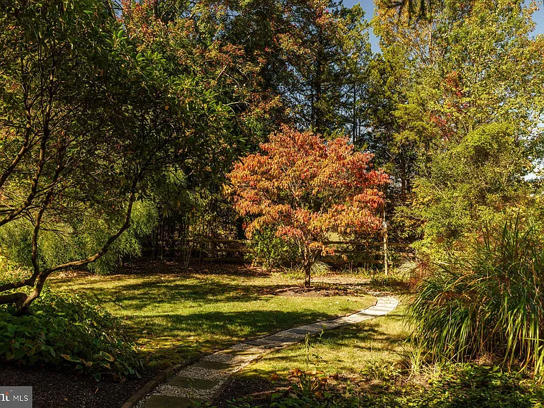 2943 Windy Bush Rd — Photo 49