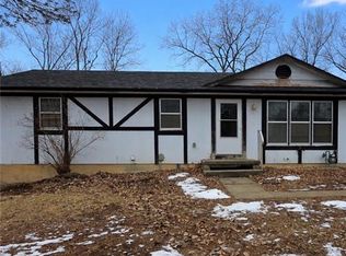 904 S 5th St, Savannah, MO 64485